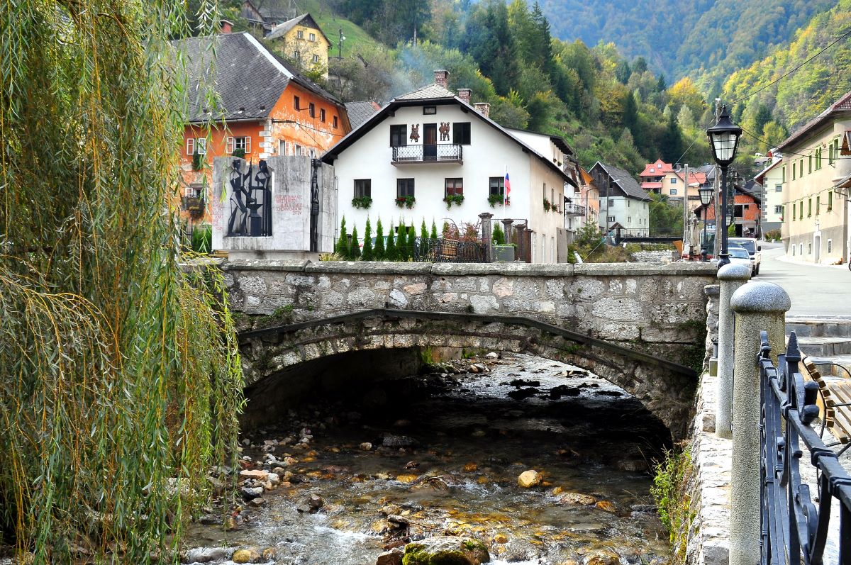 Kropa_Kroparica-stream_bridge_near_main-sqiare